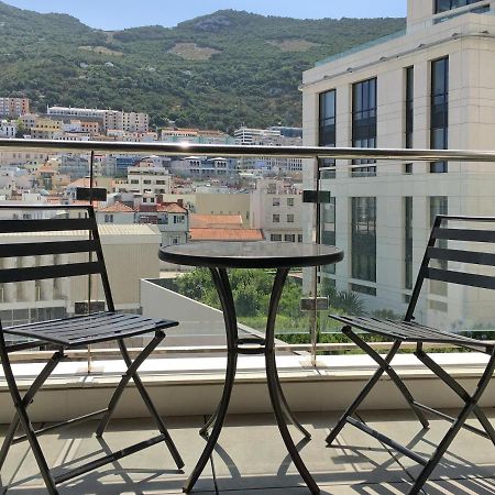 Luxurious Central Apartment With Pool Gibraltar Zewnętrze zdjęcie